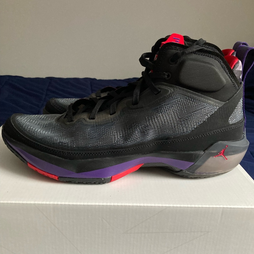 Men’s size 13 Air Jordan XXXVII just like new!